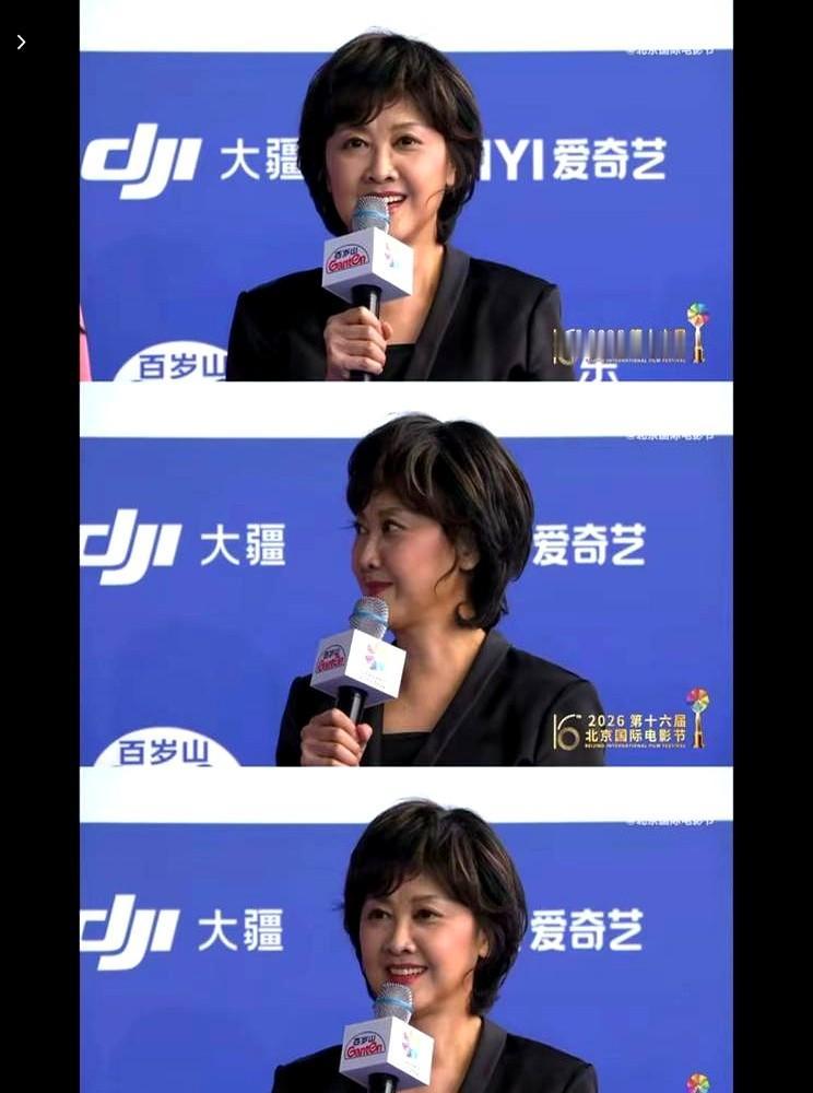 都说岁月不饶人，我看是人太怕岁月。73岁的“女儿国国王”朱琳，最近一身黑白裤