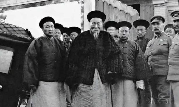 北洋水师的时候，我们就拥有了7000吨级的海上战舰，但最终输给了日本！而抗日结束