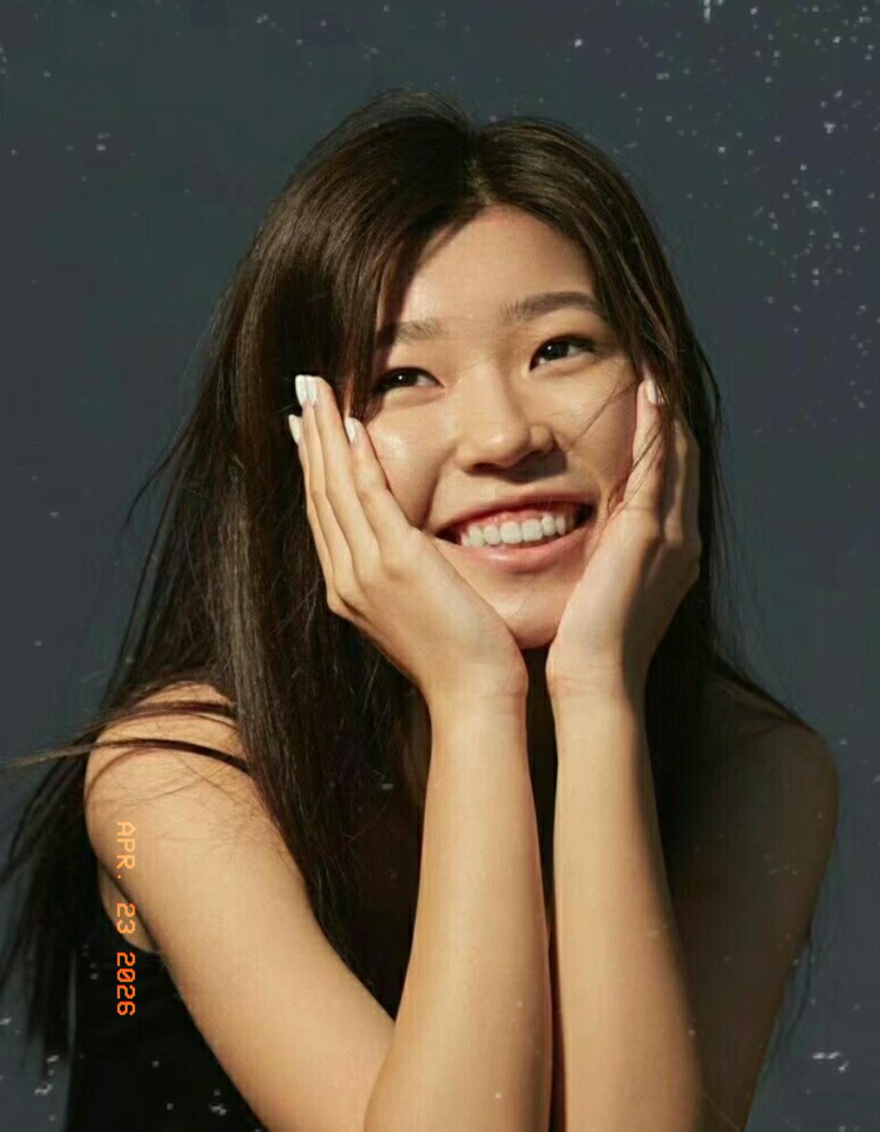 广东佛山有位已婚男教师，长相斯文帅气，平时待人温和爱笑，对人总是彬彬有礼。一位已