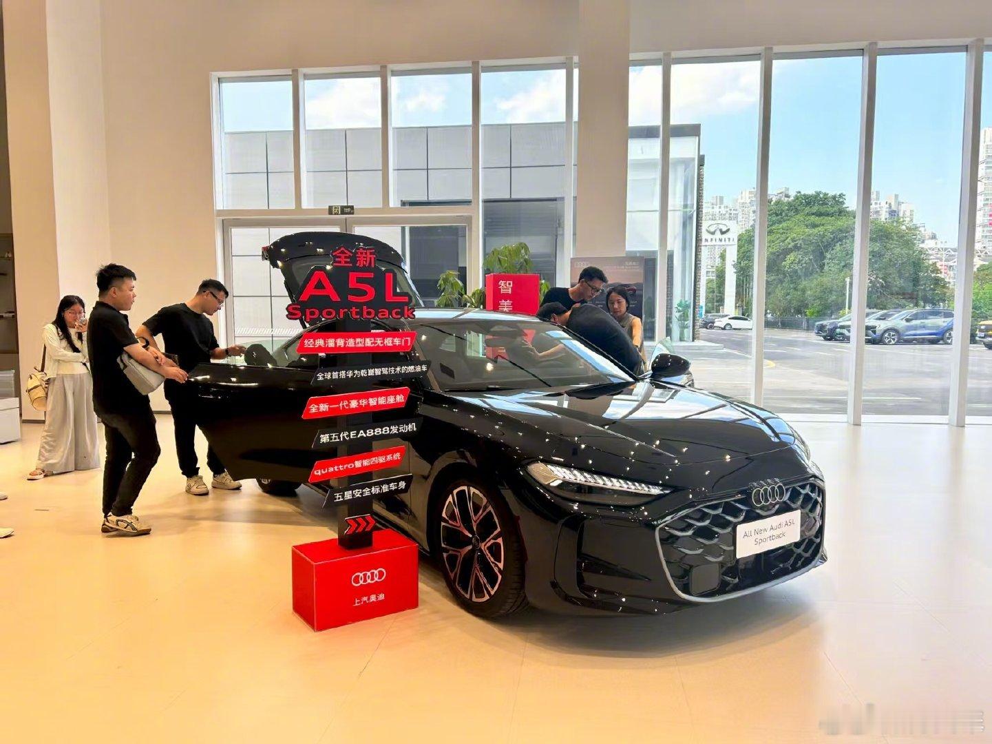 上汽奥迪A5L现已到店近日，上汽奥迪正式公布A5LSportback预售政策，