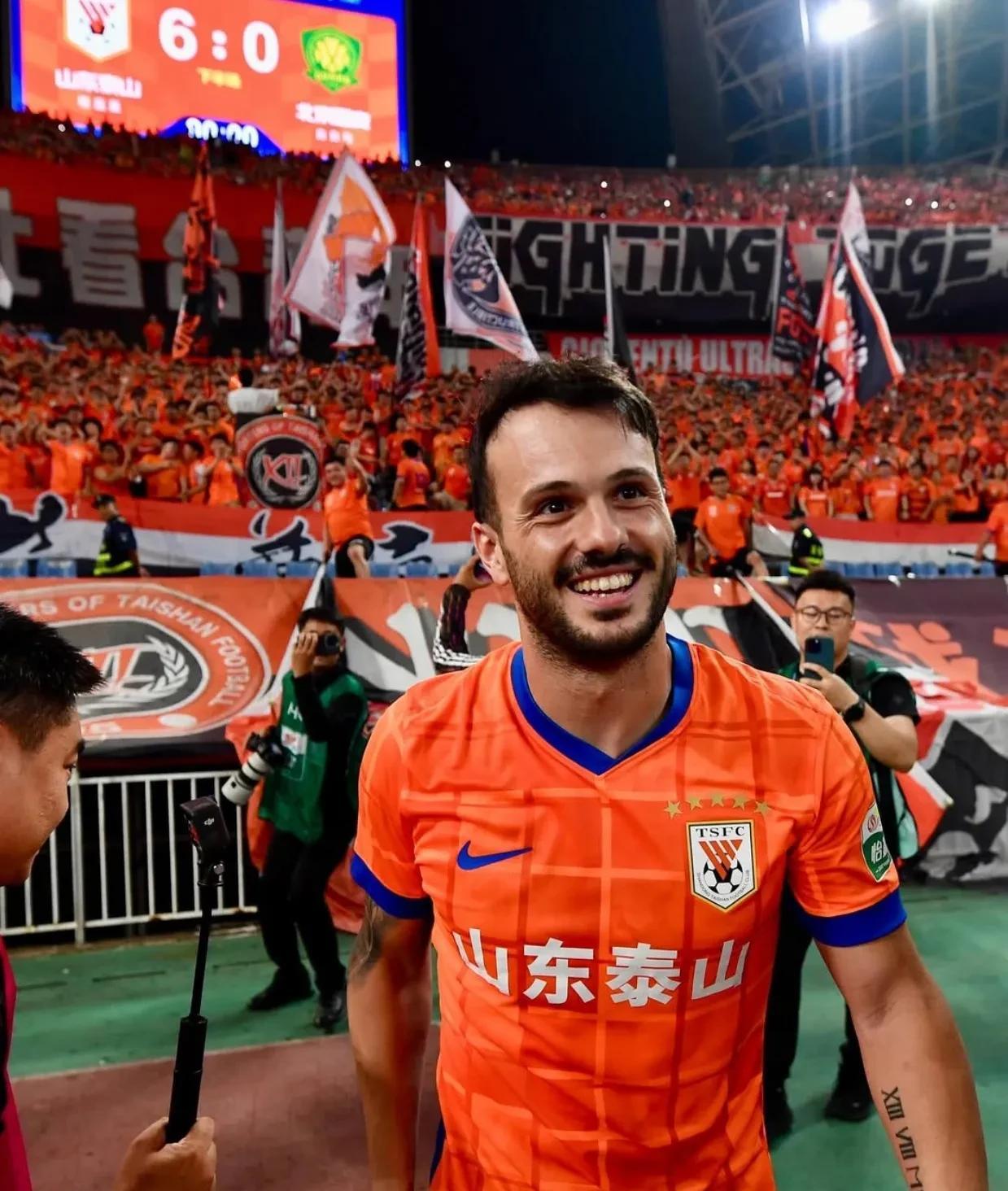 瓦科成为继李金羽和克雷桑之后，第3位上演大四喜的泰山球员。1，2006赛季，山