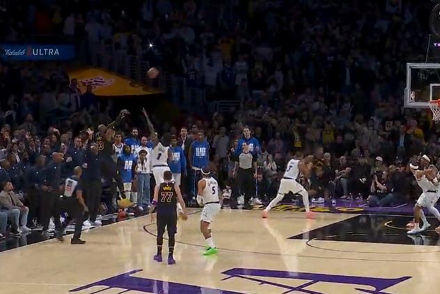 湖人内讧了吗？湖人109-110不敌魔术。第四节比赛中，东契奇最后时刻大空位