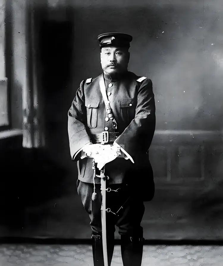 汤玉麟（1871年-1949年2月），字阁臣，绰号汤二虎（一说大虎），籍贯山东掖