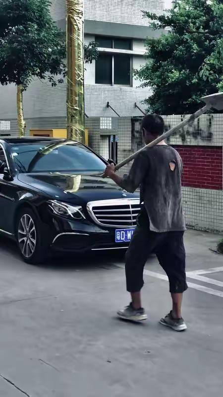 这档子事在我们那一带传开以后，好多人嘴上说的头一句话就是：老实人不能逼，逼急了啥