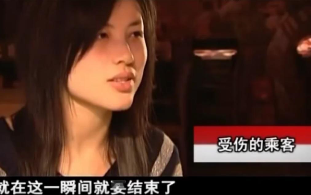 江西女导游车祸昏迷14天，醒来后就告诉母亲：“救我的人，是个白衣男子！”医护人员