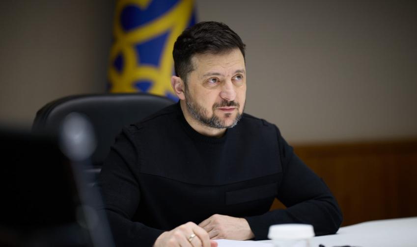 泽连斯基彻底没救了！当地时间2月18日，泽连斯基宣布：乌克兰对卢卡申科实施一