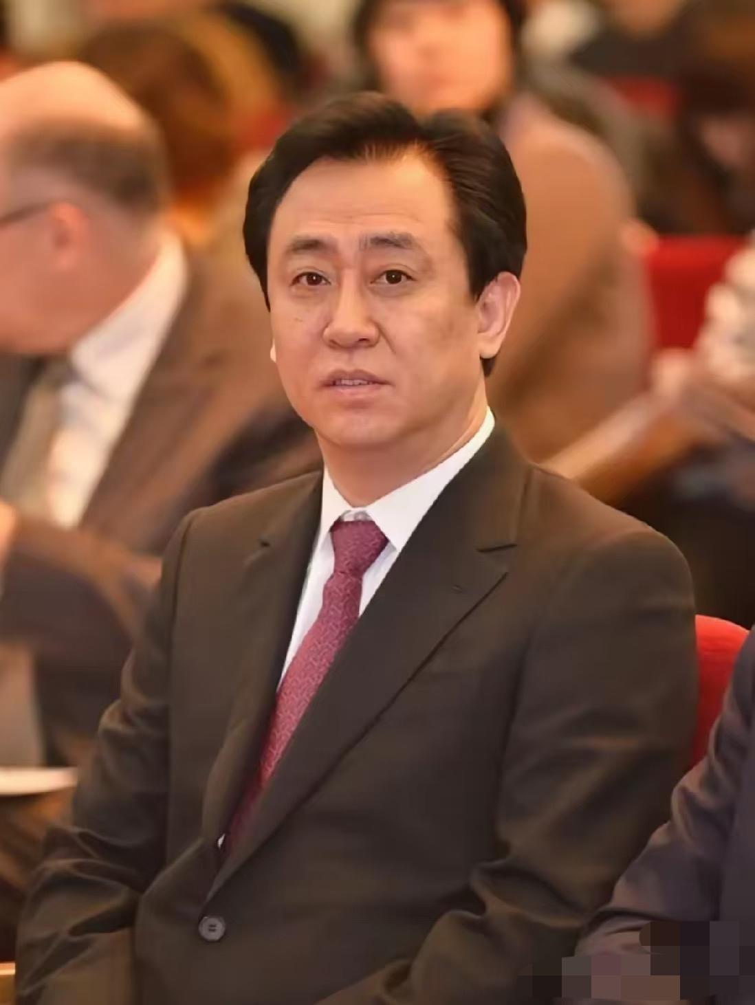 就是这个男人！当初信誓旦旦的说着，恒大的一切都是国家给的，要承担社会责任回馈社