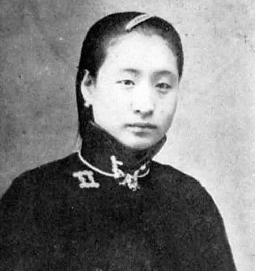 1949年，一名“懒婆娘”下嫁给锅炉工，她每天啥也不干，只喝酒、闲逛和听戏，直到