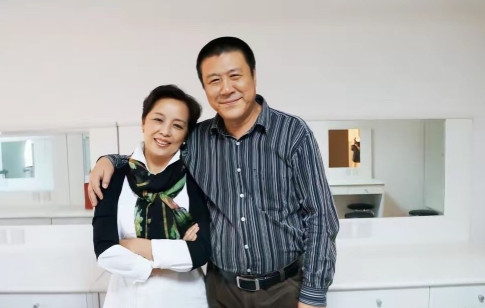 演员宋忆宁现状：丈夫吕凉随她在上海住，低调恩爱，女儿是名翻译