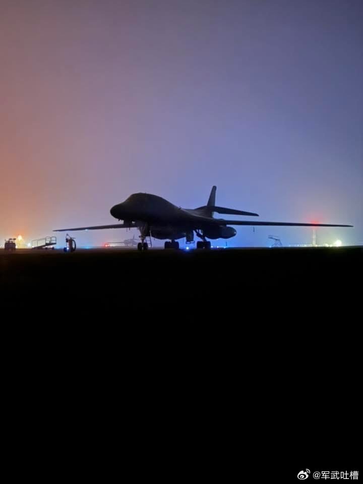 兄弟们，美帝国主义是真的没落了昨晚的照片，一架B1B轰炸机停在英国机场等待对伊朗