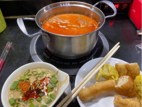 自助小火锅越开越多，真的是门好生意吗？商场里的自助小火锅越来越多，不是因为网