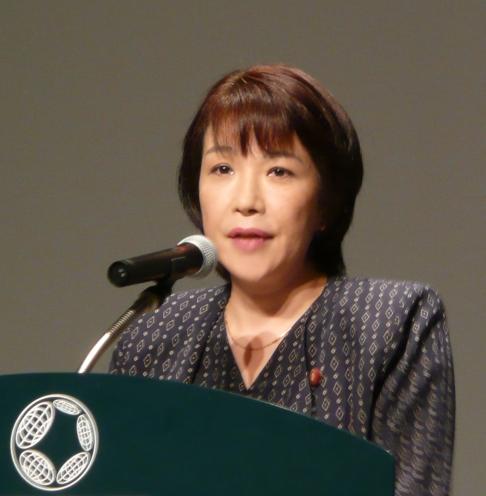 日本政坛迎来大变动，高市早苗成为该国历史上第一位女首相，刚上任就火速敲定了内阁核