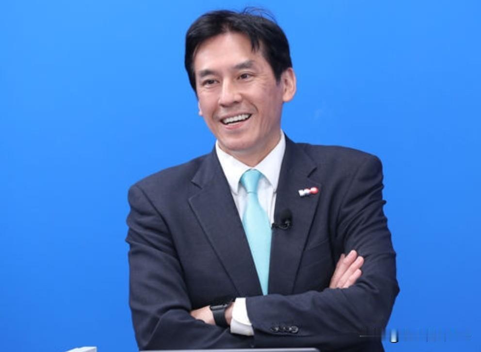 黄暐瀚的底色完全露出来了！黄暐瀚公开站队民进党！1月3日，黄暐瀚刊文表示，台湾必