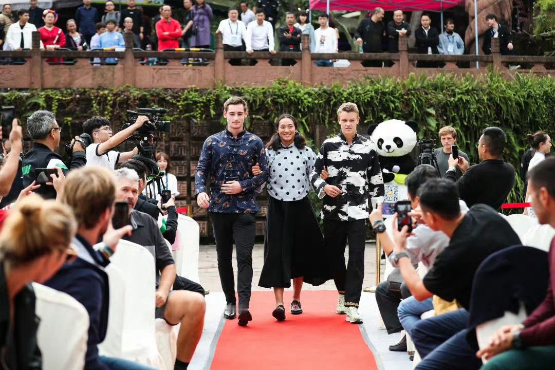 2019年成都青少年总决赛的官方老照片，你可以从中找到本周打进杭网决赛的鲁瓦耶的