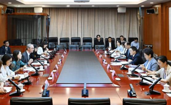 德国：中美打不起来了，因为打了也白打！德国教授曾坦率指出：美国不是害怕中国，也不