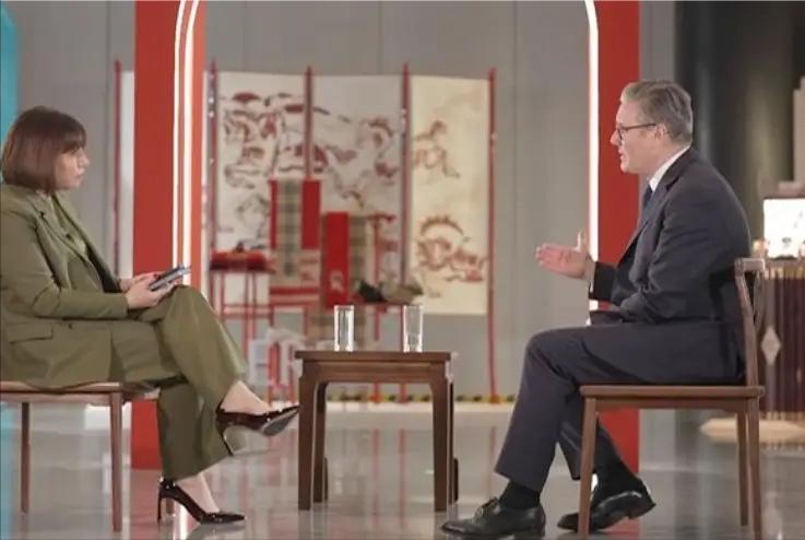 1月30日，斯塔默非常自豪地说：“通过我的沟通，中方已经明确表示，解除了对英国5