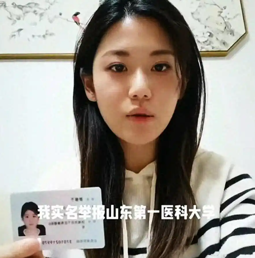 大学教授出轨女下属，聊天记录流出，个人照曝光，学校一行为奇葩