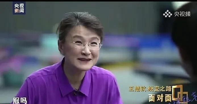 王楚钦最后的倔强！当《面对面》主持人董倩带着好奇的微笑问王楚钦，服不服孙颖莎的时