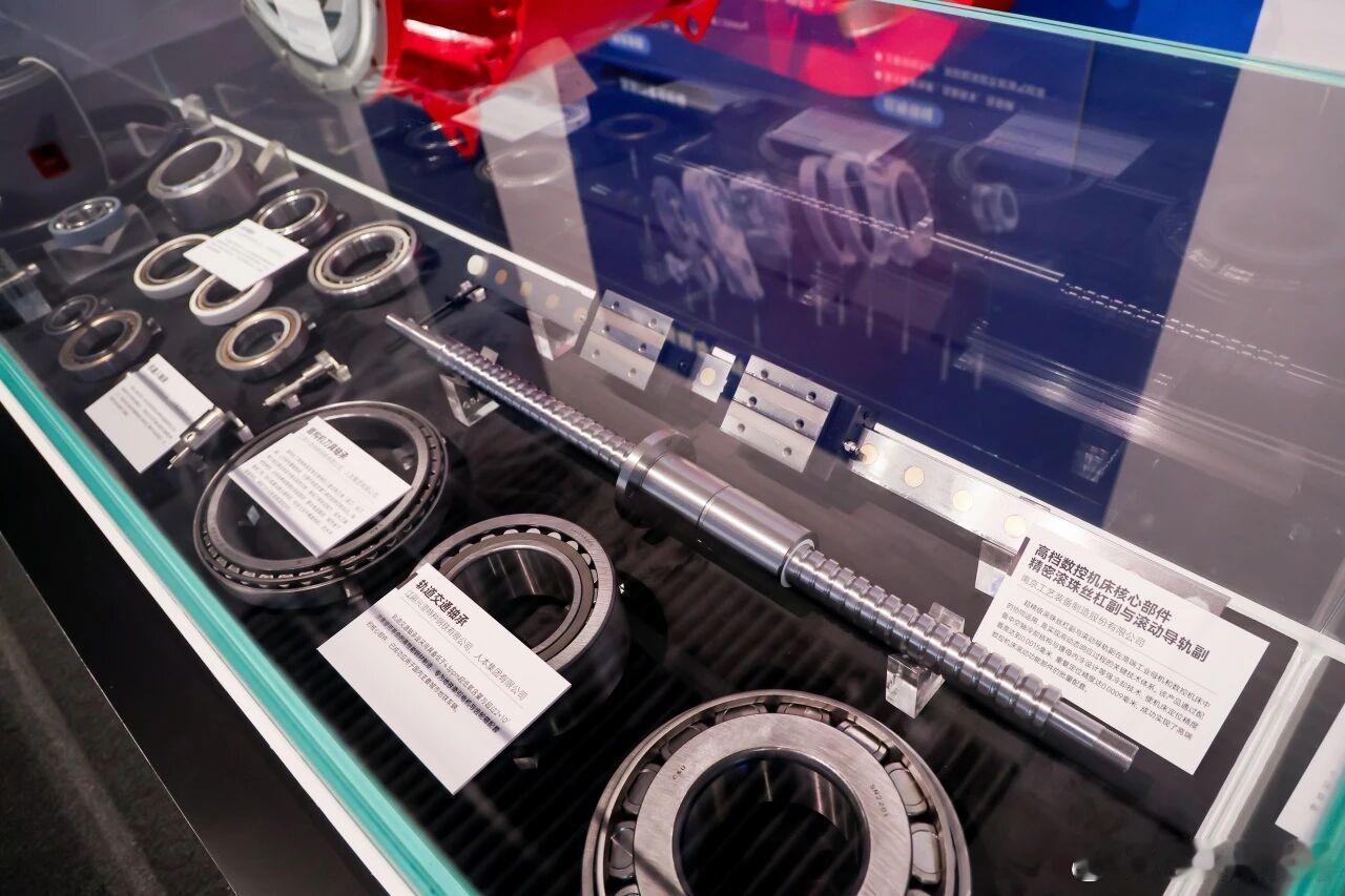 高端突破，开启高端装备国产化配套新局面南京工艺展出的“高端工业母机五轴联动数控机