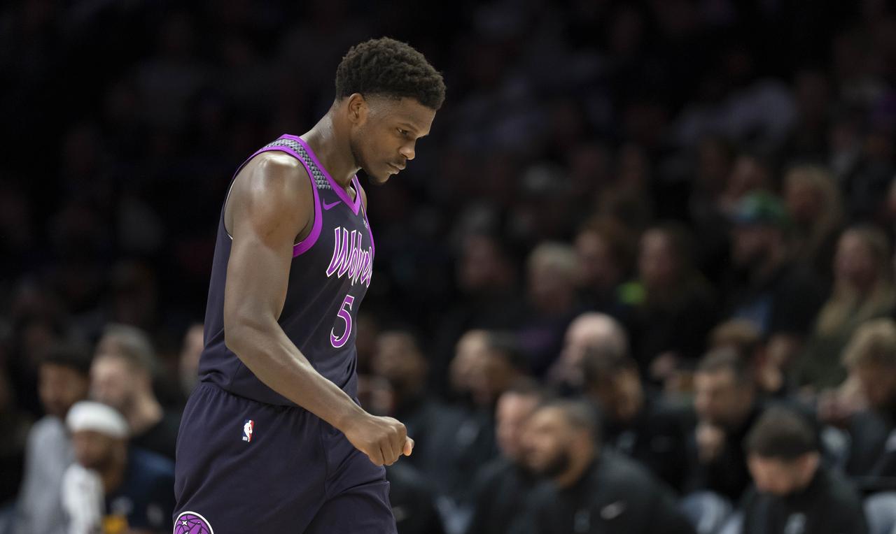 爱德华兹影射管理层！最近接受采访时，爱德华兹对于球队的战绩有自己的看法“我们的首