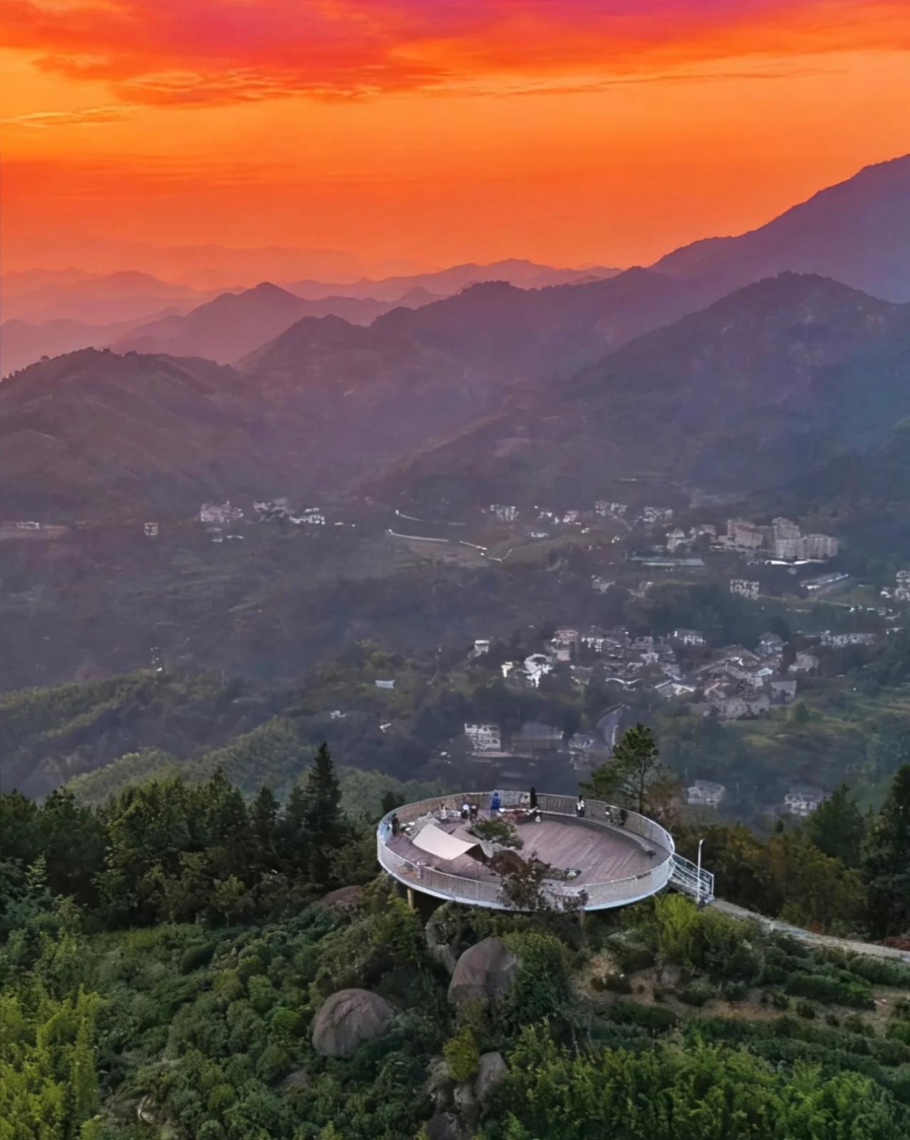 杭州1.30h🏕️绝密露营地，日出星空银河免费在临安山里竟然藏着这么好的露