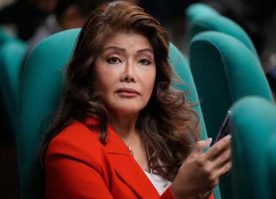 马科斯这是被亲姐背刺了！消息称，菲律宾总统马科斯的姐姐、参议员伊梅·马科斯指控自