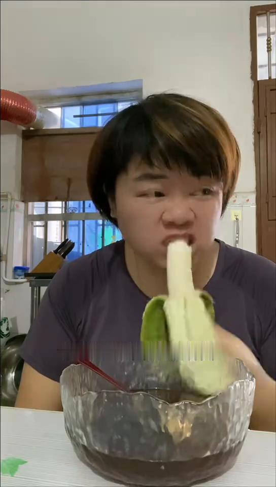 放纵一天暴涨3.5斤，看胖妹如何快速恢复体重的。第二天打卡早餐：两个水煮鸡蛋，