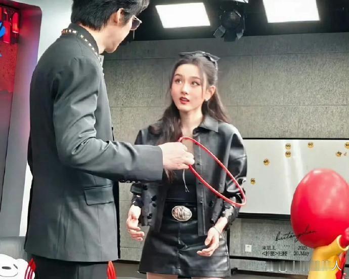 宋祖儿这个路透，这个角度，谁懂啊