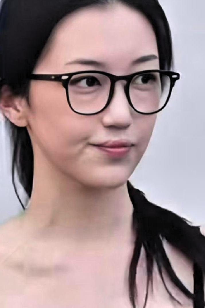 很多人还在纠结李嫣唇部的印记，其实放到如今来看，这点小缺憾早已不再是大家关注的重