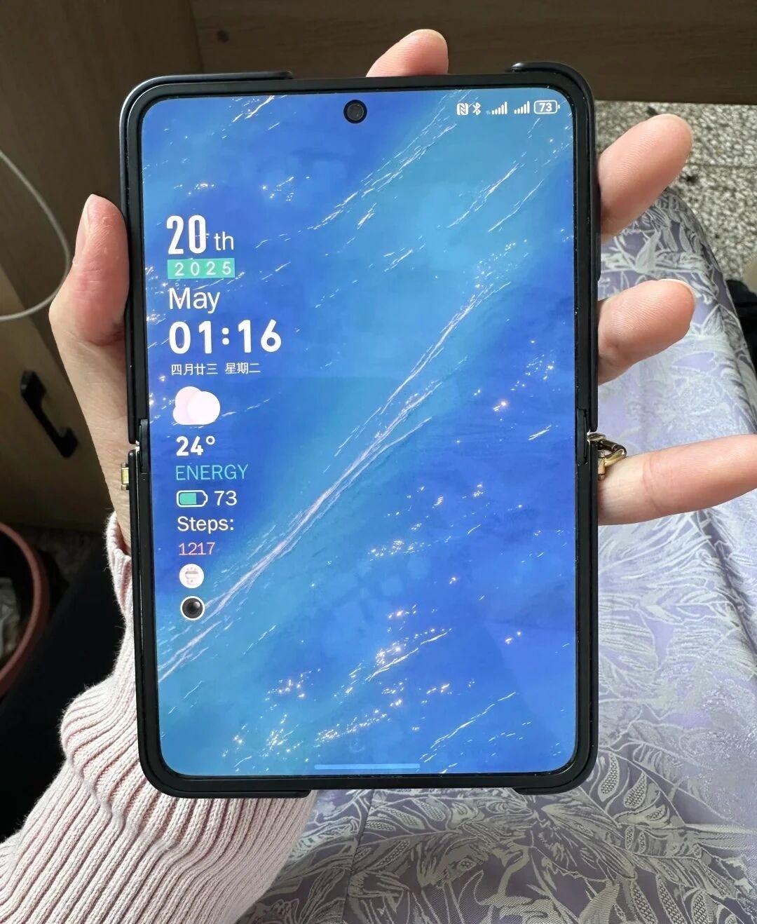 华为PuraX老师实测：颜值超高但致命伤让我劝退！​同事都说我这新手机像“胖墩