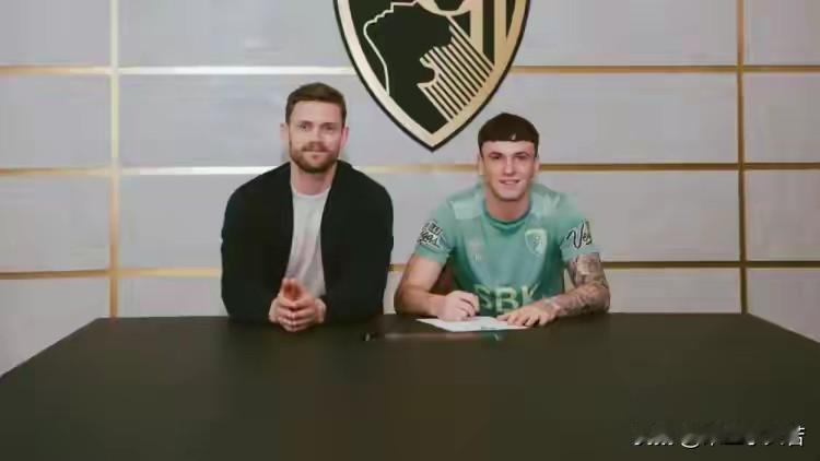 交易完成！米兰西班牙边后卫希门尼斯转会英超伯恩茅斯俱乐部，米兰为曾经的旧将希门尼