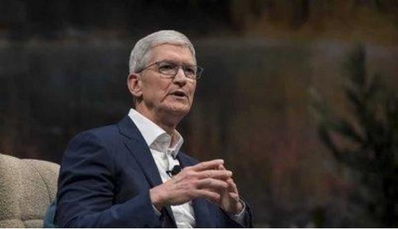 美国慌了？苹果CEO库克抛出惊人言论，振聋发聩！他说：“我们死守中国制造，不是因