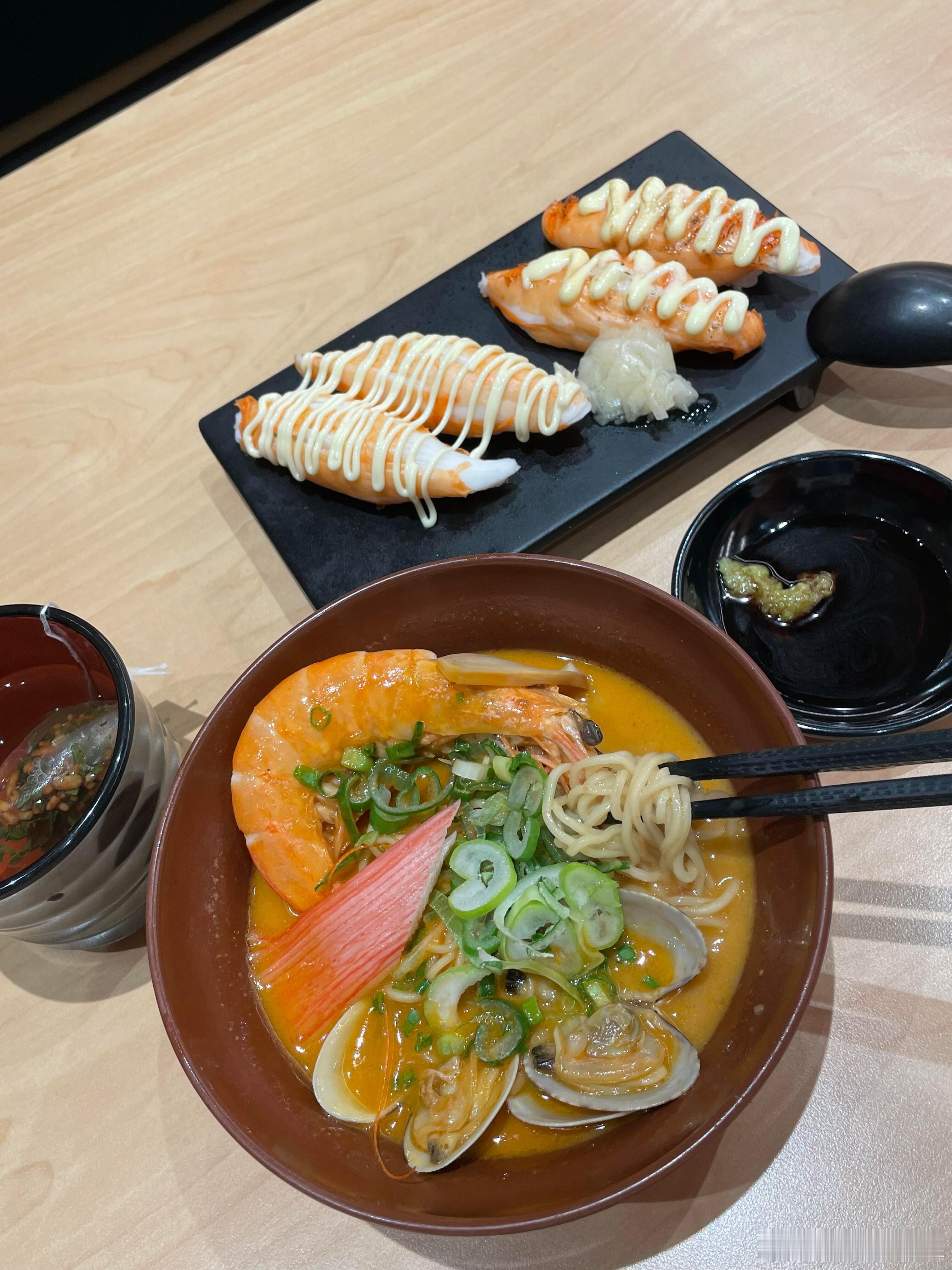 一个人吃饭更能专注于美食🍚​​​