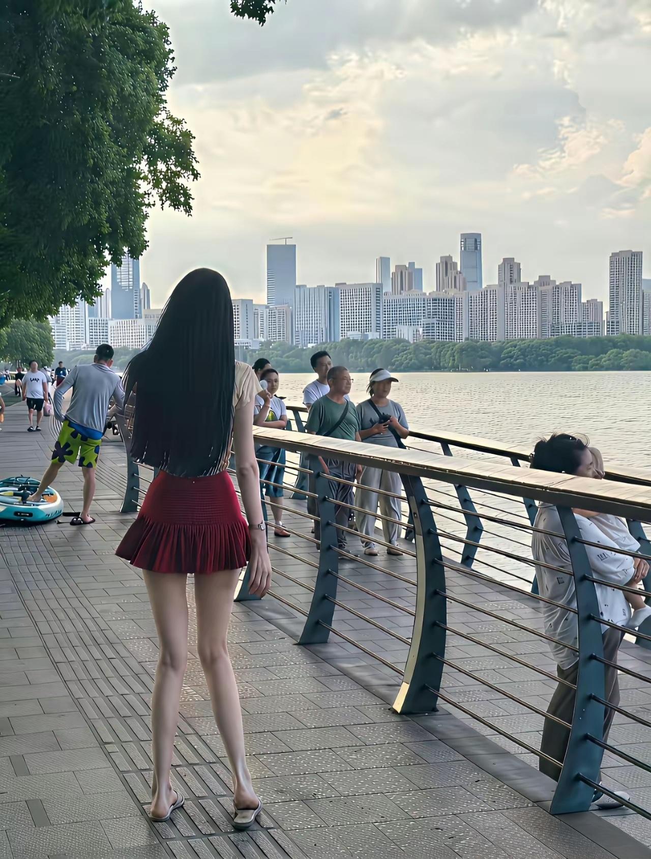 这身影真是太美了，忍不住看了一路！