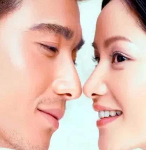 一天深夜，80多的胡妈妈攥着胡兵的手：“放下瞿颖吧，你50了，没结婚没孩子，妈妈