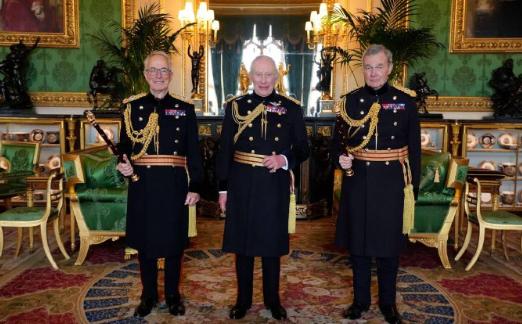 好好的江山，被查尔斯三世弄得民心尽失，给威廉王子留下了一堆烂摊子。查尔斯三世虽