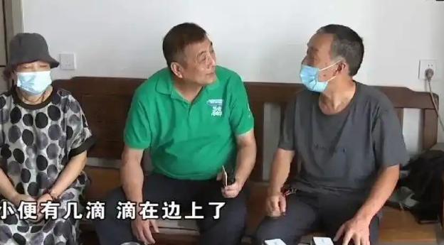 “别把人逼急了！”7月2日报道，浙江，一名丈夫不爱掀起马桶圈，尿液时常溅落