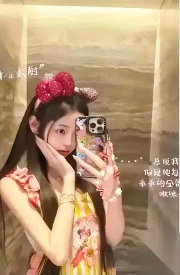 王思聪前女友又上热搜！二手平台卖包竟藏心酸？姐妹们发现没，曾和王思聪交往