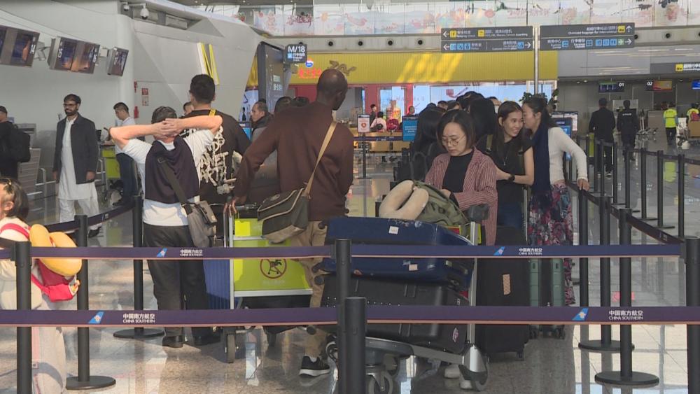 2025年广东全省机场年吞吐量超1.8亿人次, 居全国首位