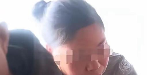 2007年，浙江慈溪，一名女子藏在邻居家二楼足足14年。丈夫四处找了她5110个