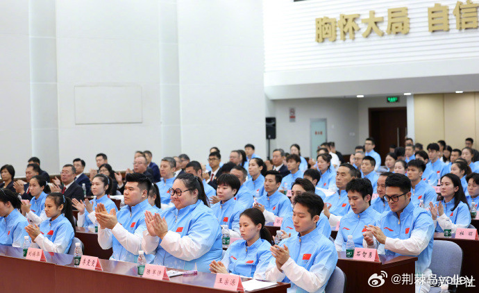亚运会中国体育代表团成立现场图看到了王梦洁、庄宇珊和龚翔宇。勇哥没露脸，但是看