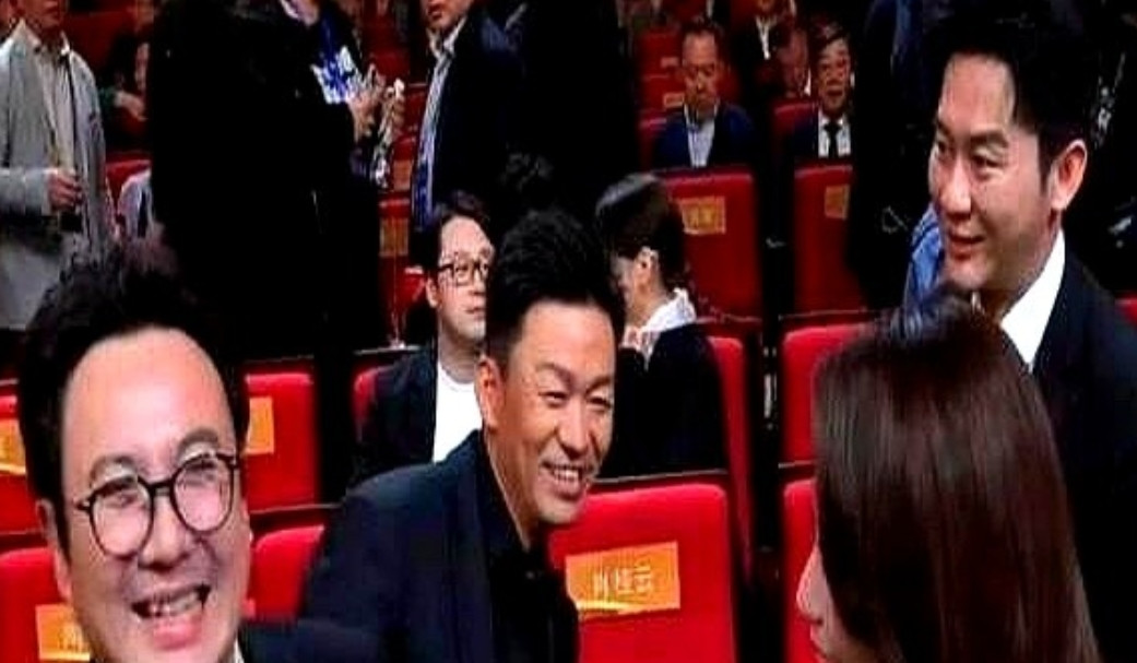 这一晚，强颜欢笑的王宝强，最让人心疼！现场摄影师后来爆料，镜头扫到王宝强背过