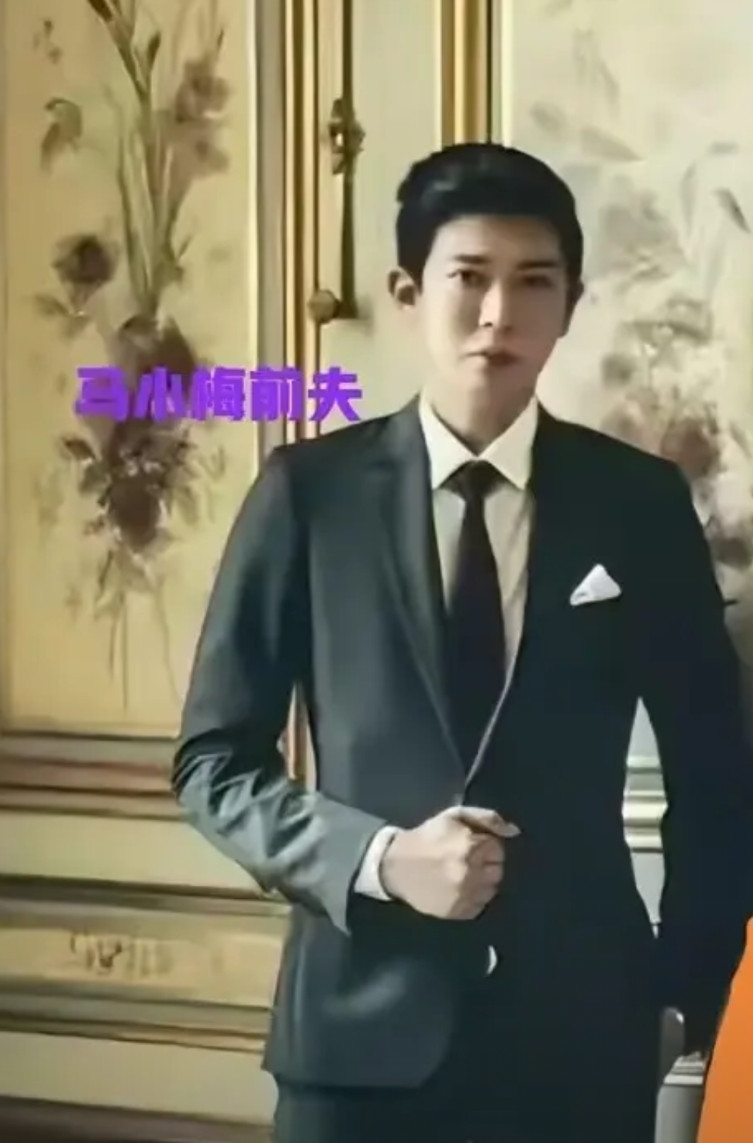 在网友眼里，郑扬融算是华人圈“头号下头男”了，因为他和马晓梅离婚后，马晓梅的很多