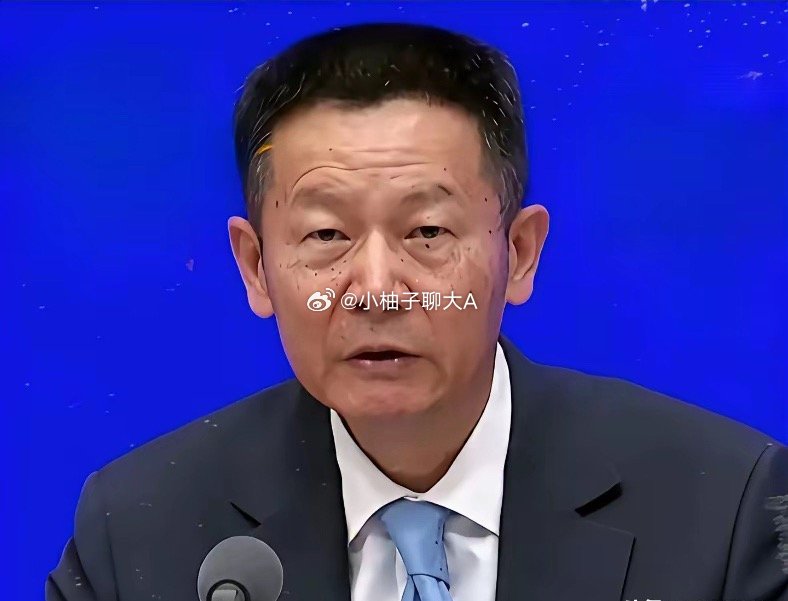 近这市场，真是看得人脊梁骨发凉。那三个被网友戏谑的名字，凑在一起简直是荒诞现实主