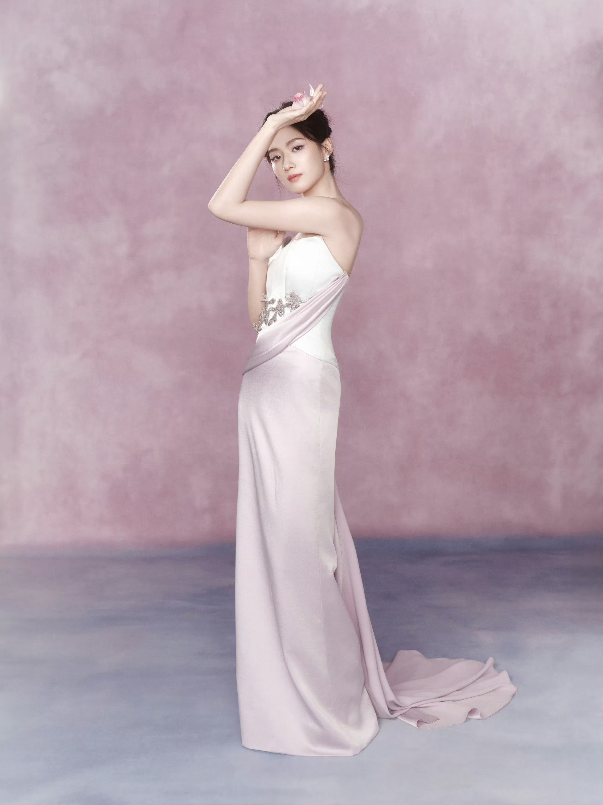 卢昱晓瘦了这么多卢昱晓好美，状态好好