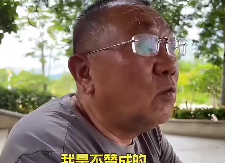 国家鼓励生二胎三胎，这个大爷的看法真的太犀利了，句句都是大实话！记者选大爷，是