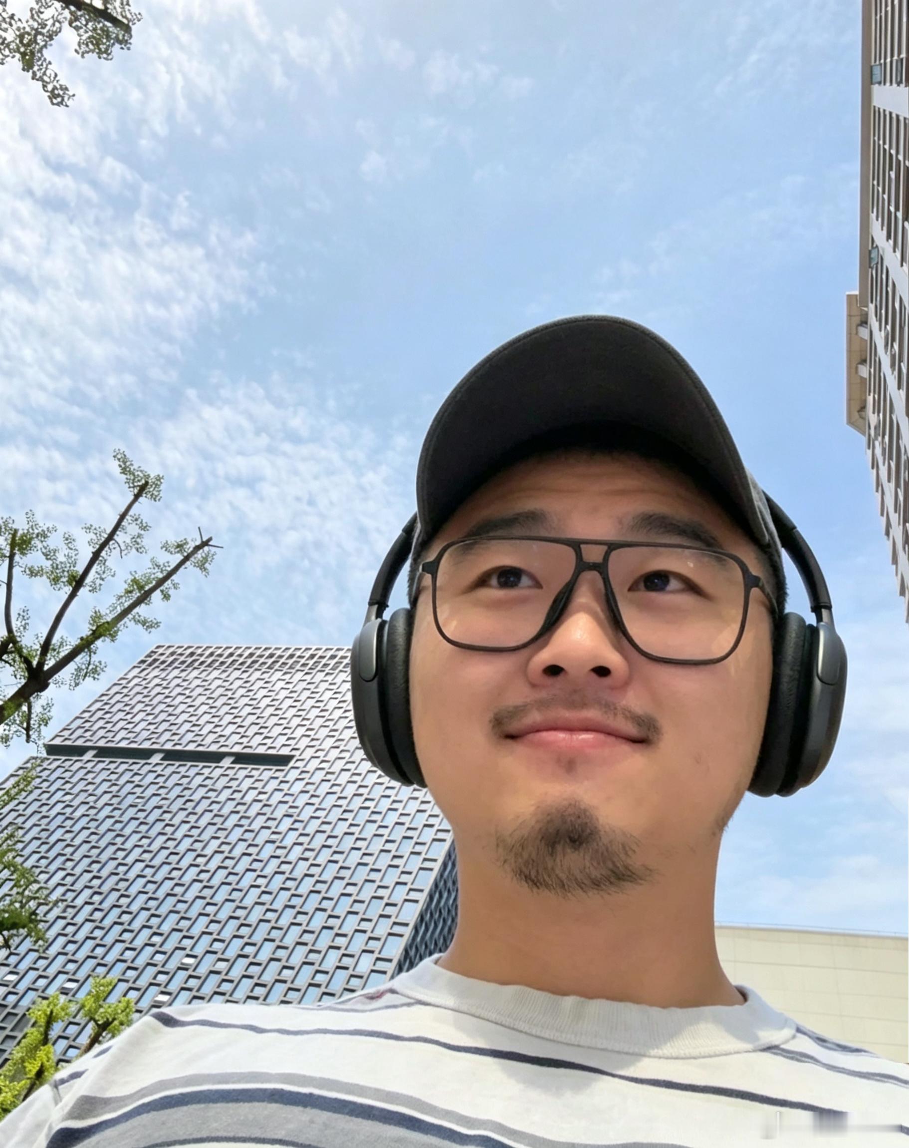 来北京出差，耍小聪明，订了时长最短的一班飞机，预计两个半小时到。结果有乘客迟到，