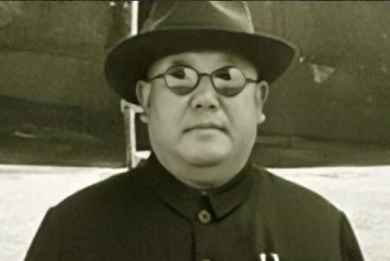 1948年，马鸿逵带着他心爱的姨太太刘慕侠来到南京开会，开完会后，宋美龄请刘慕侠