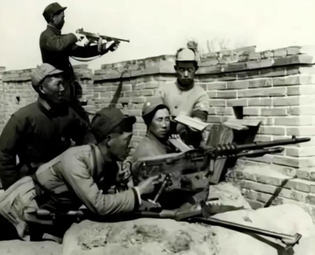 1939年，一个地主把300名八路军接到家里养伤。可没想到，祸从天降，1200名