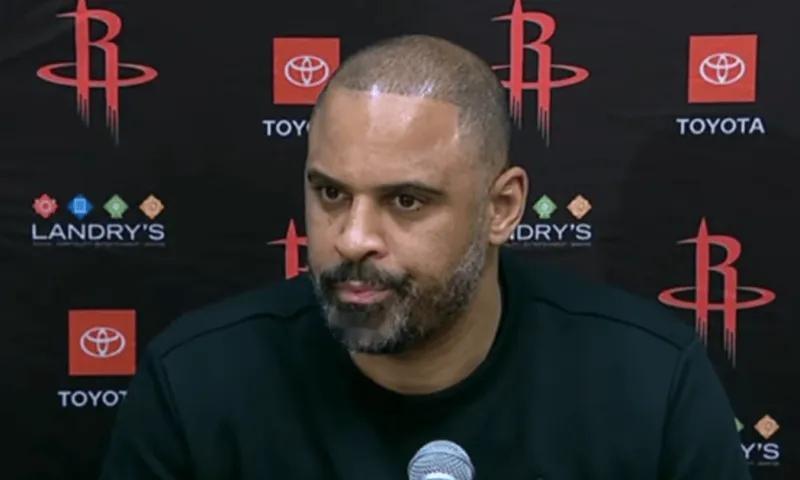 火箭惨遭国王双杀，这个赛季，第三次被西部倒数第一击败。乌度卡难辞其咎，他被问到